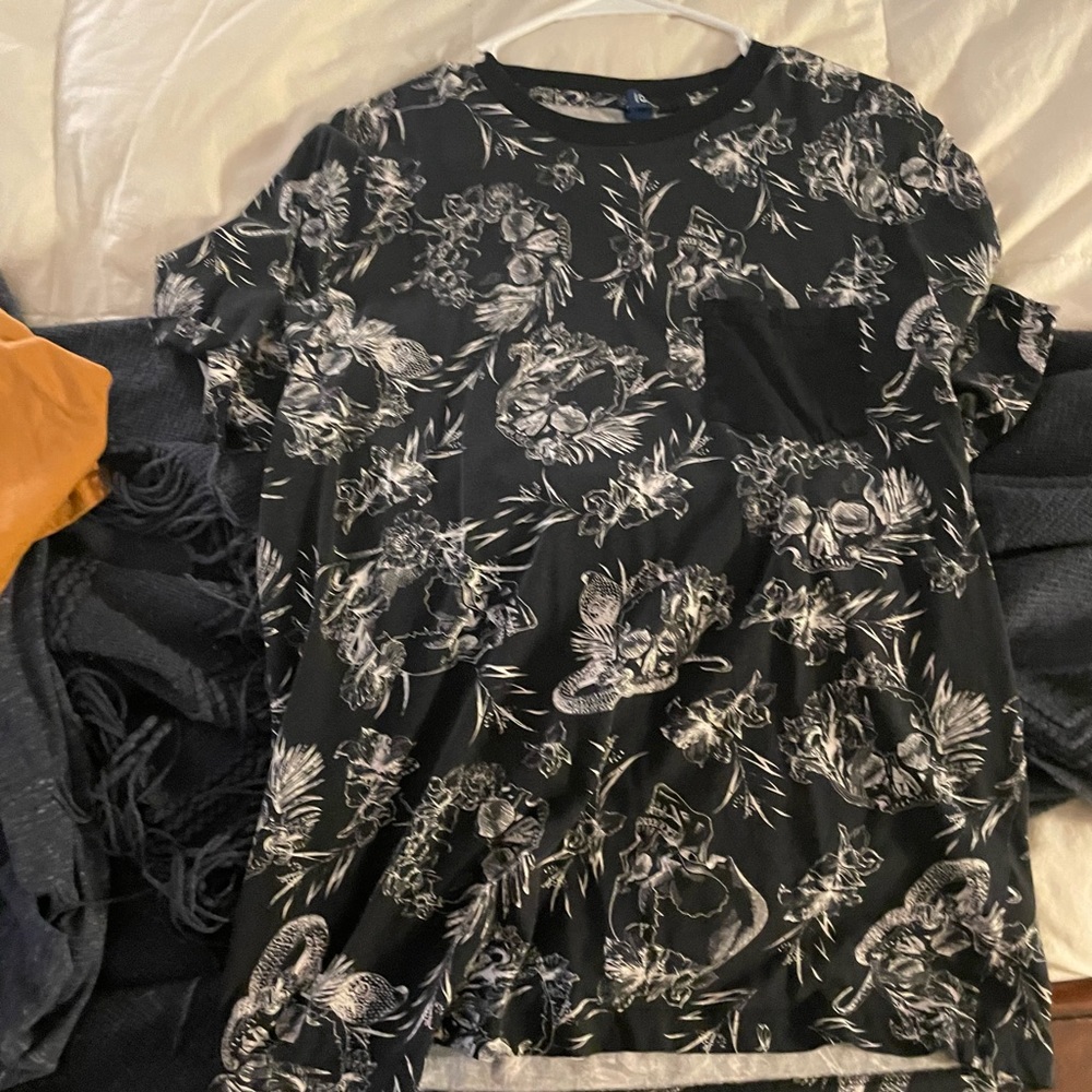 Mens L graphic T